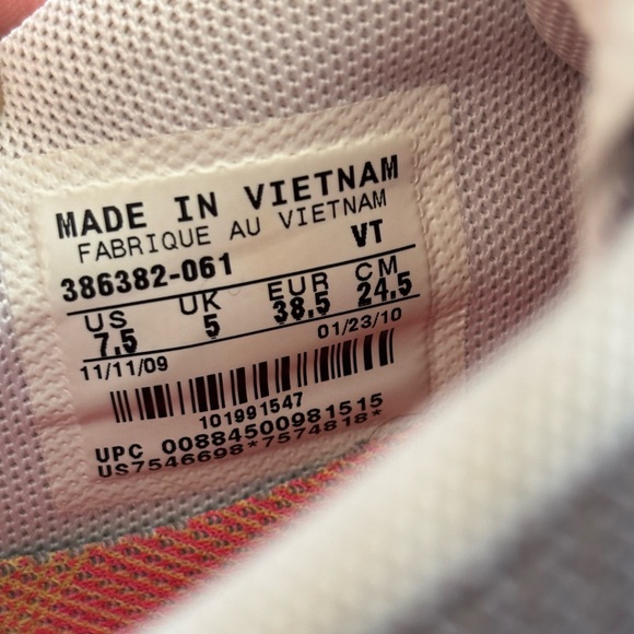 Nike Shox 09’ Metallic Grey & Pink Women’s Running Shoes size 7.5 - Picture 12 of 13